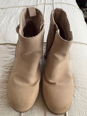 Girl’s Ankle Boots in Light Taupe - Classic Slip-On Style